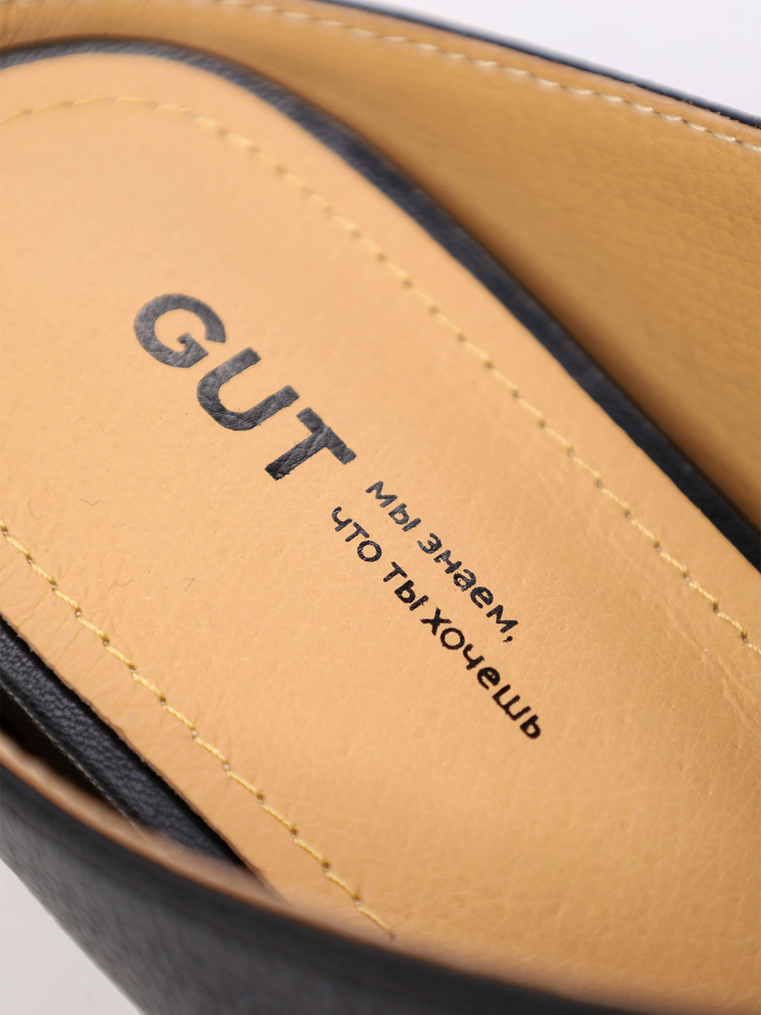 Сабо черного цвета на венском каблуке